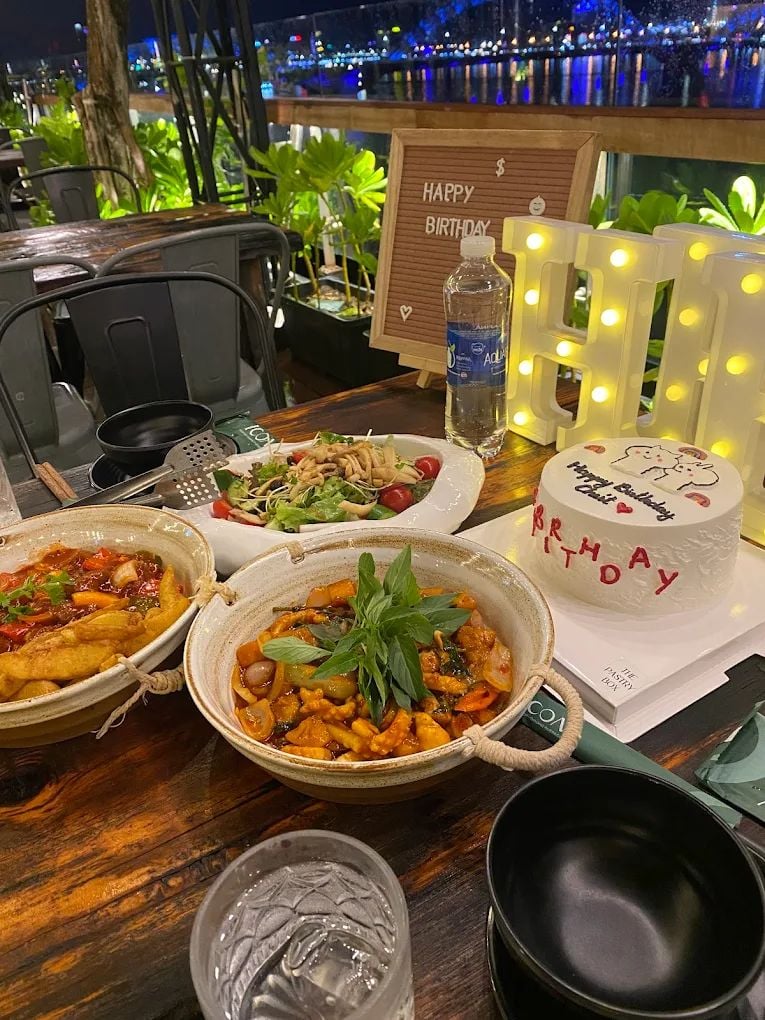 Icon Rooftop Lounge - Du thuyền Happy Yacht