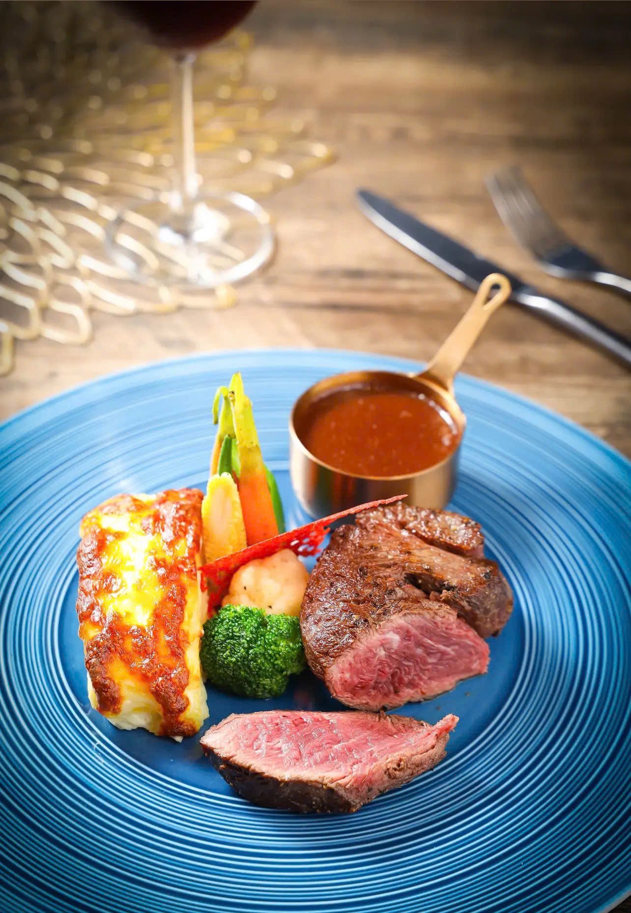 Best4U Premium Restaurant - 21 Lương Ngọc Quyến
