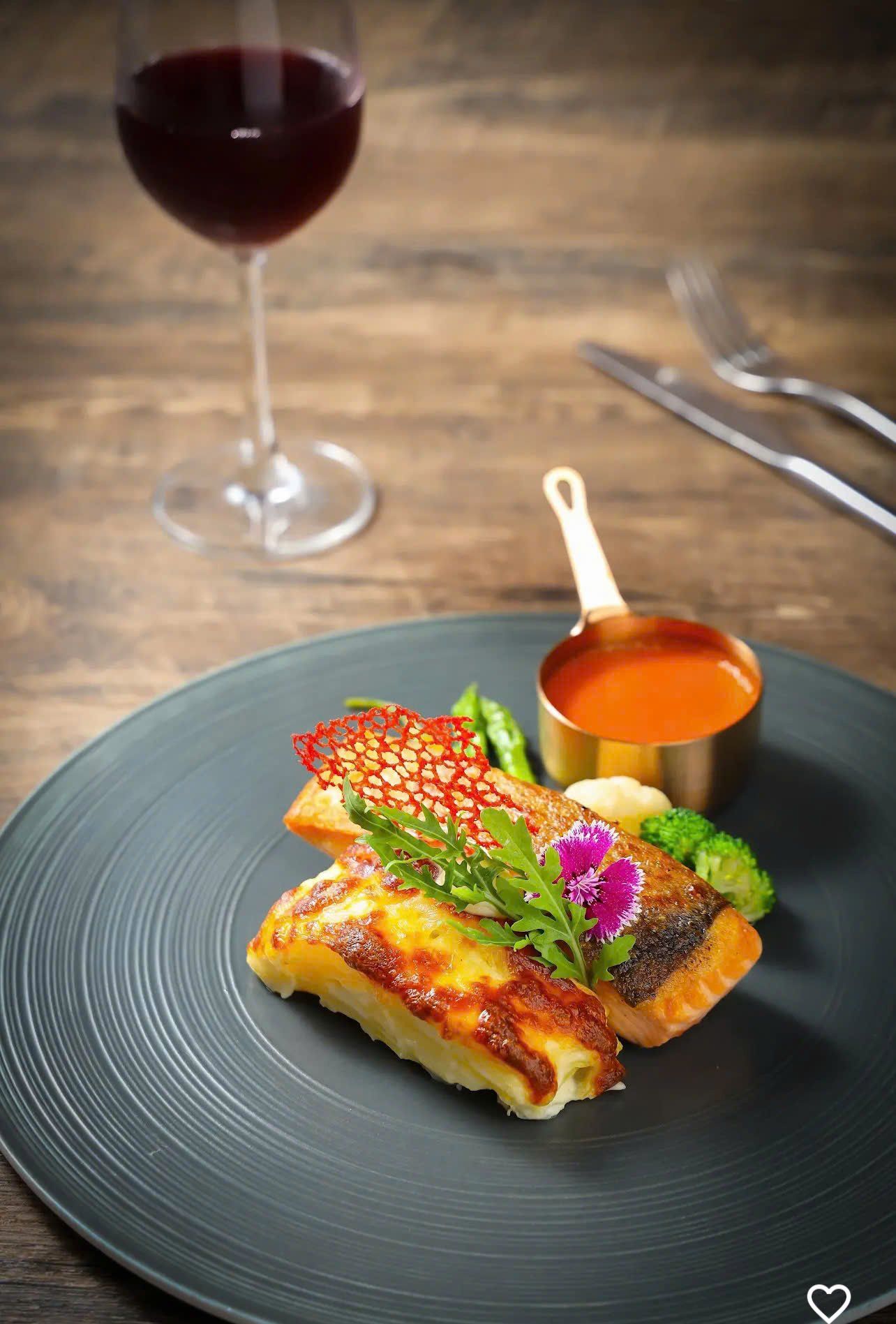 Best4U Premium Restaurant - 21 Lương Ngọc Quyến