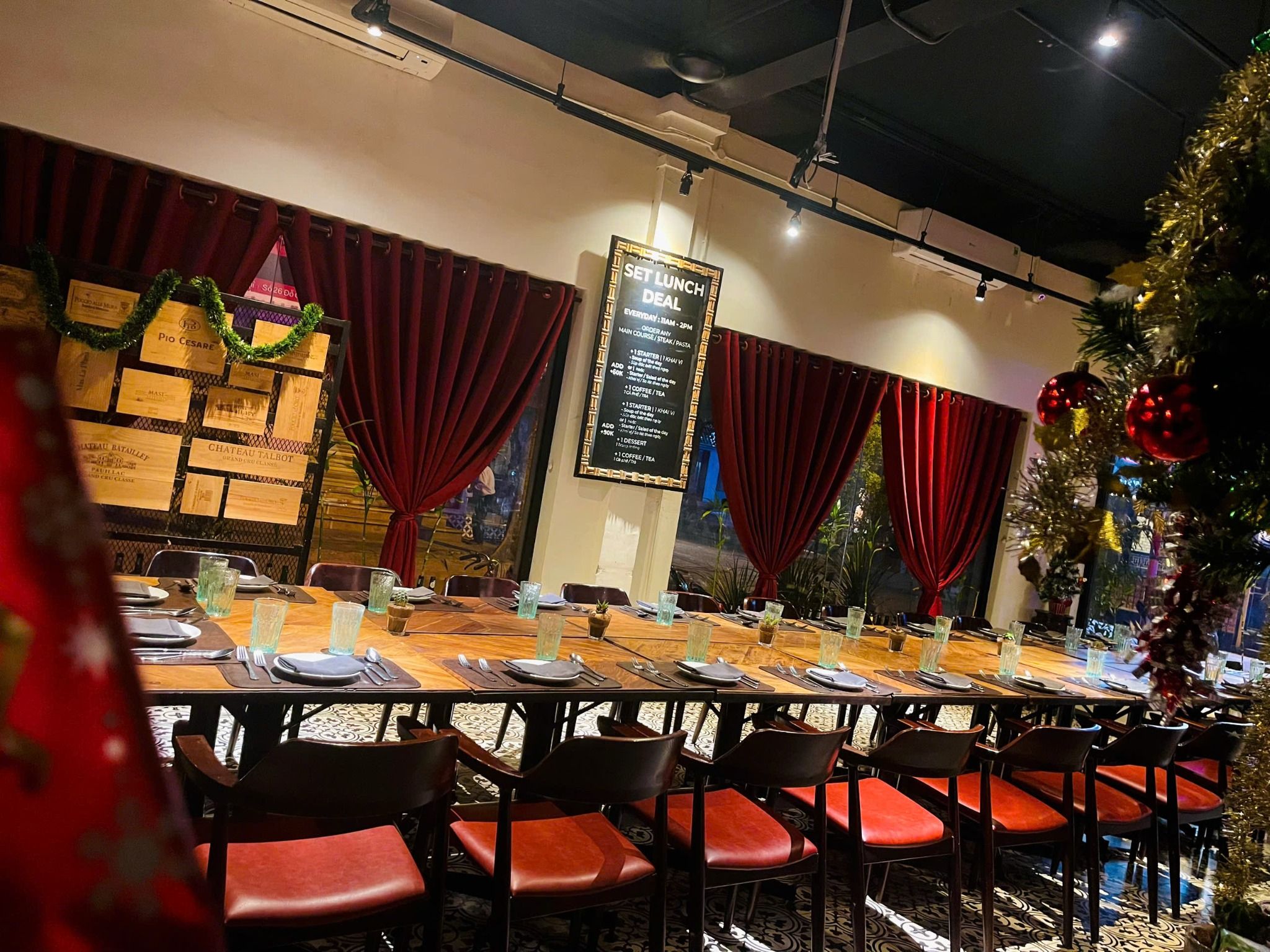 EMM‘s French Bistro - 28 Đỗ Quang