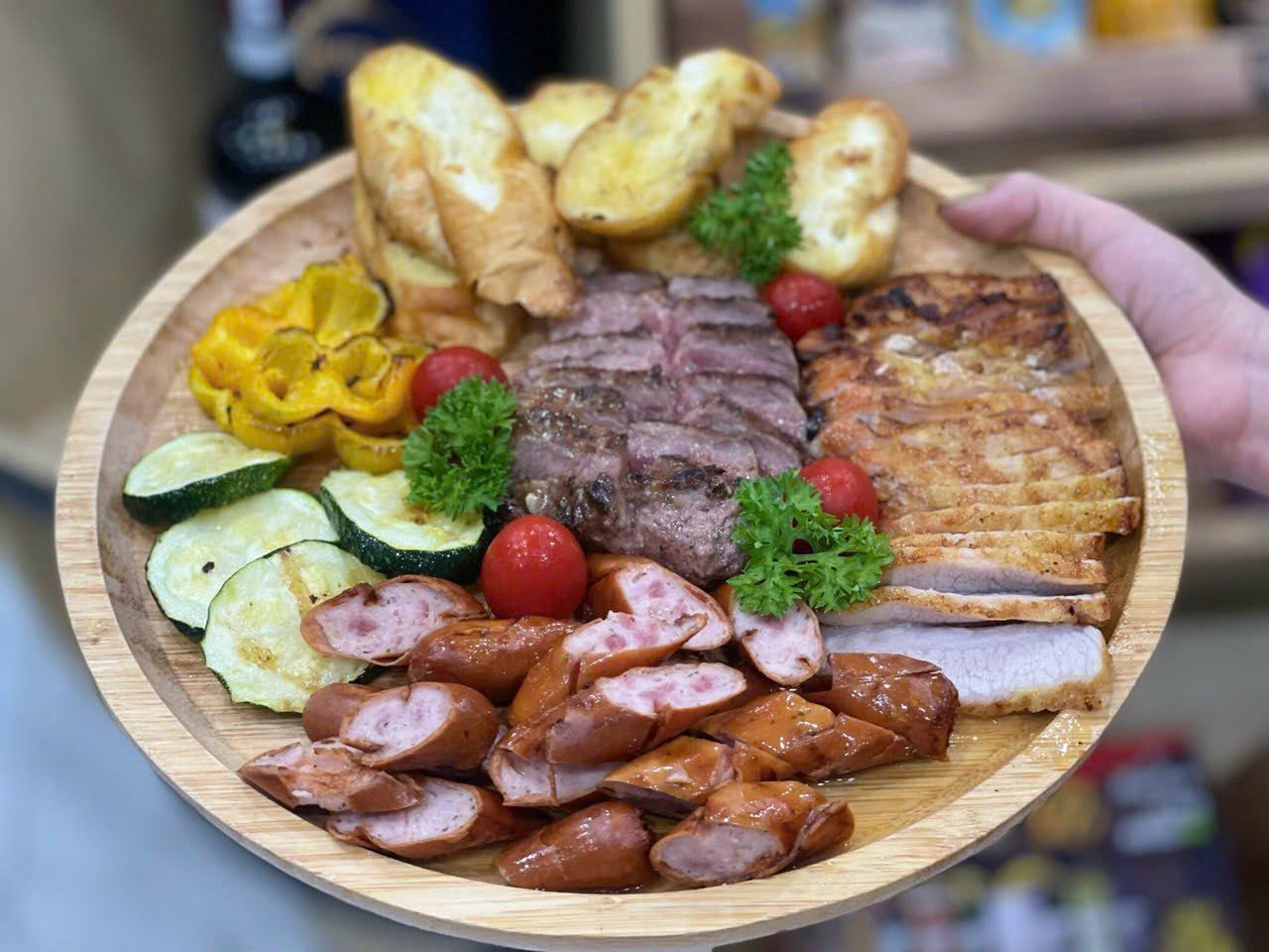 Mega Dunk Bistro - 33 Nguyễn Chánh