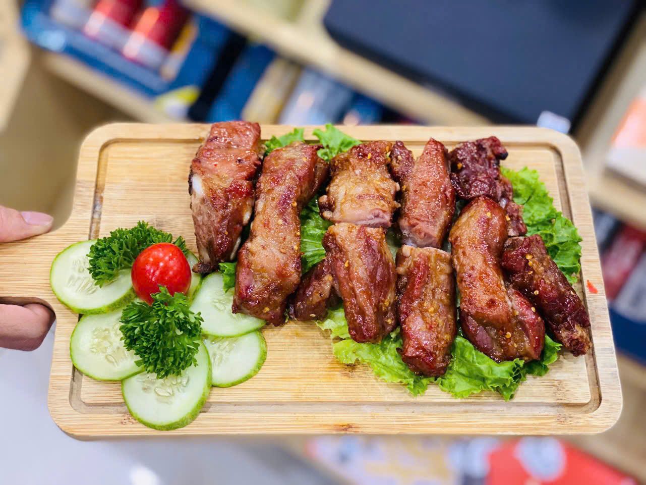 Mega Dunk Bistro - 33 Nguyễn Chánh