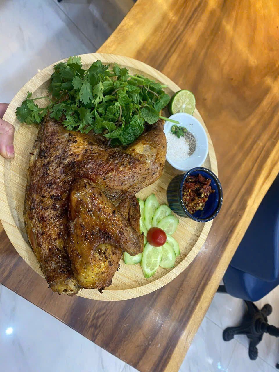 Mega Dunk Bistro - 33 Nguyễn Chánh