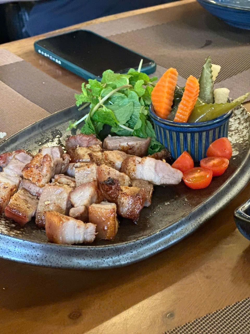 Mega Dunk Bistro - 33 Nguyễn Chánh