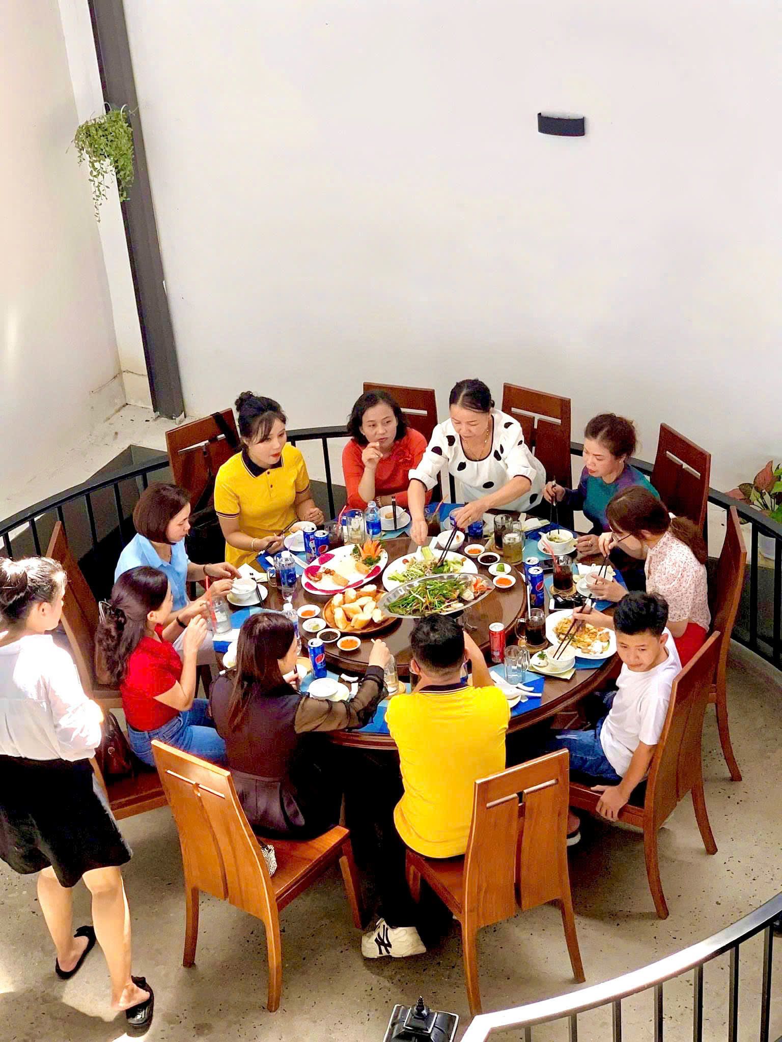 Khang Hy Tửu Quán - 334 - 336 Phan Huy Ích