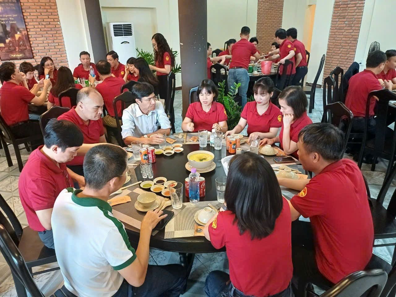 Hoàng Sa Restaurant - 64 Trần Phú