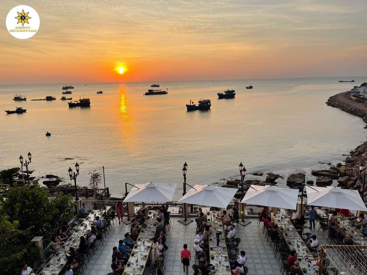 Sorrento Restaurant & Bar - Sunset Town