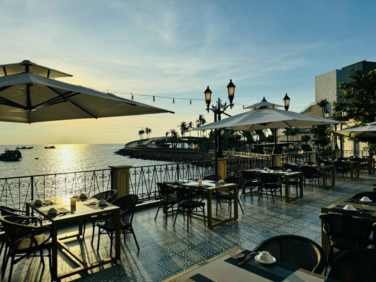 Sorrento Restaurant & Bar - Sunset Town
