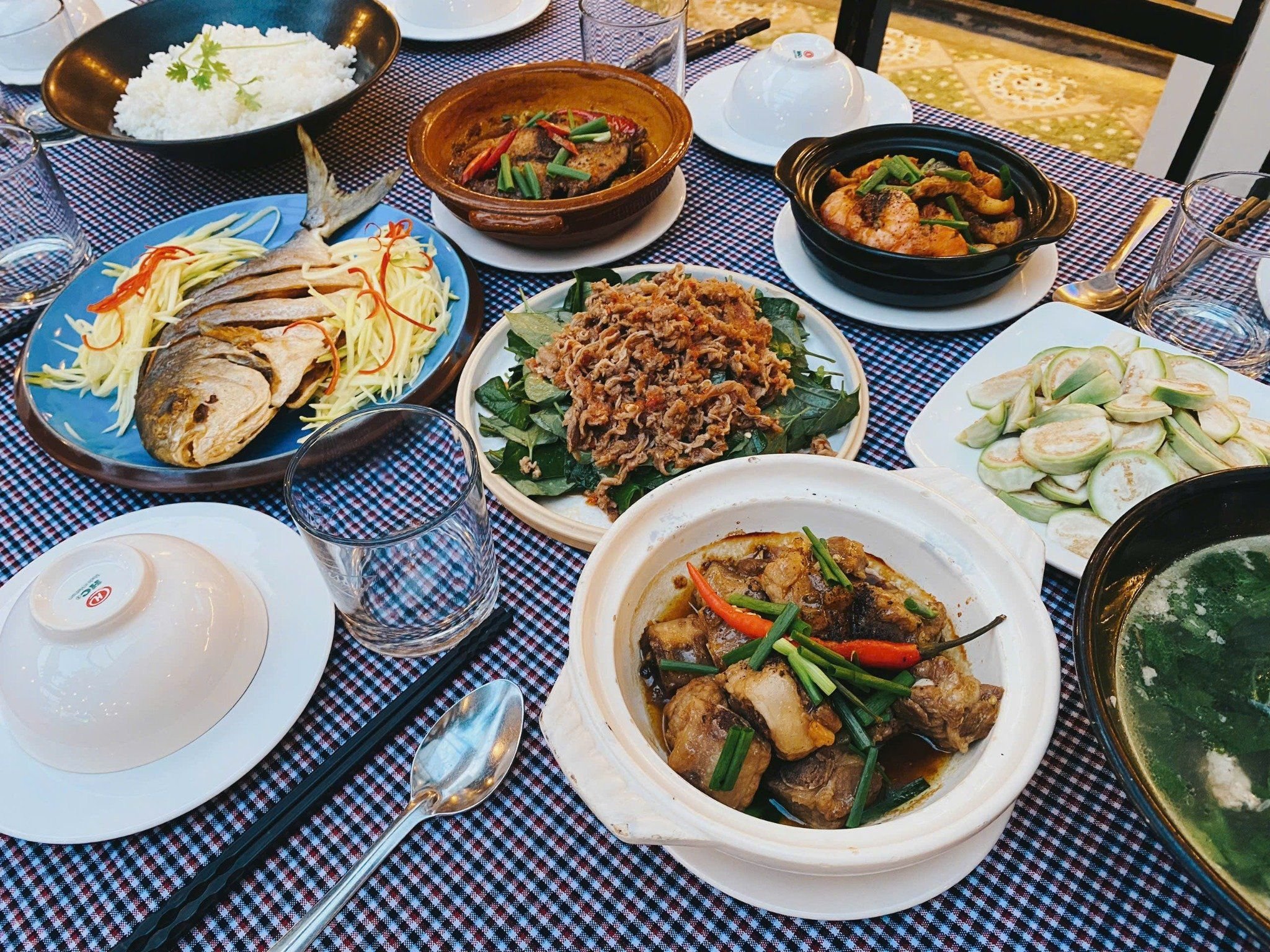4Q Restaurant - 107 Phan Đình Phùng