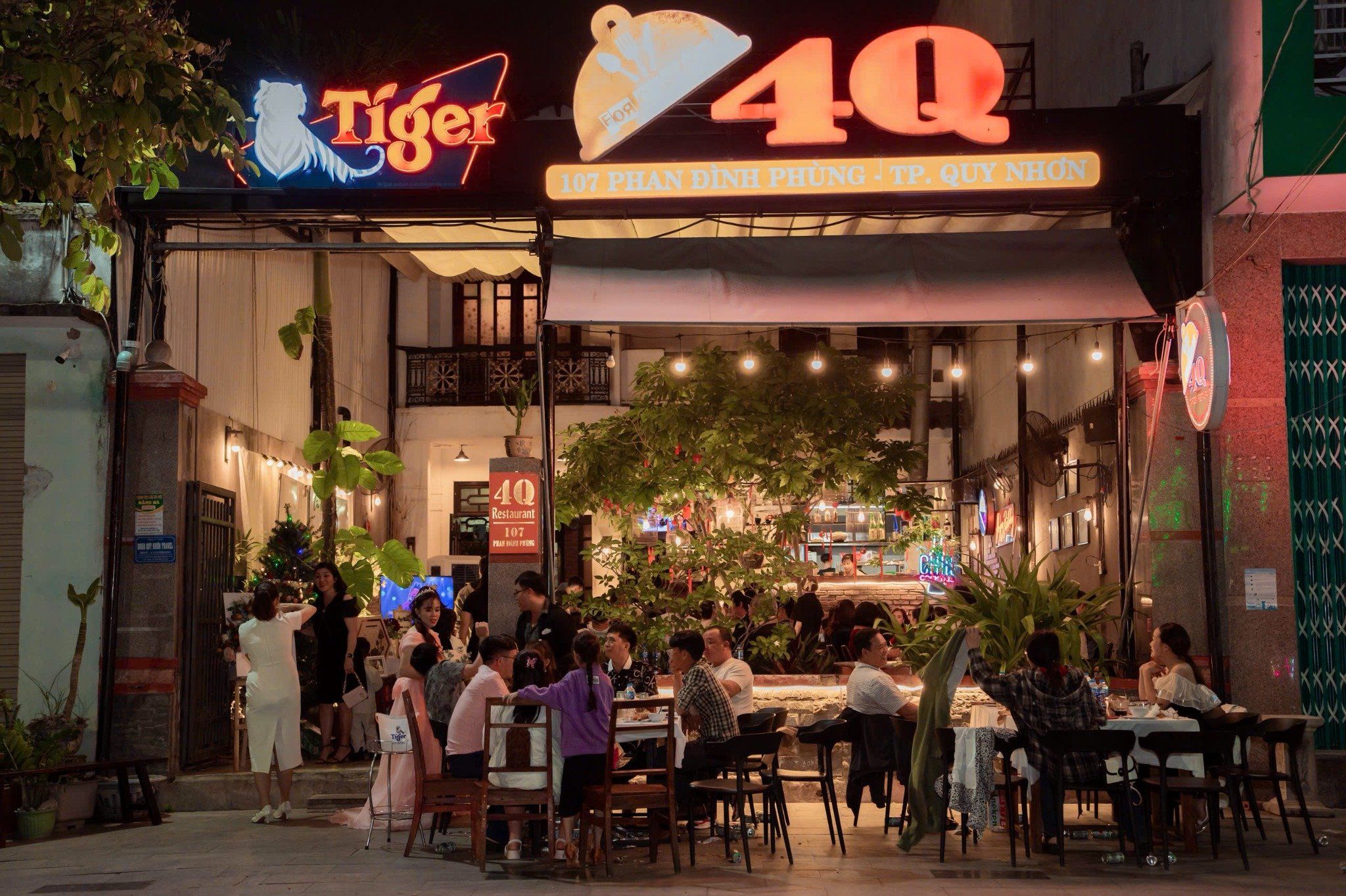 4Q Restaurant - 107 Phan Đình Phùng