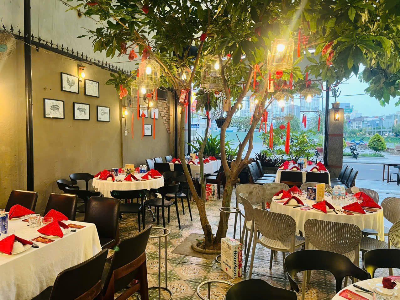4Q Restaurant - 107 Phan Đình Phùng