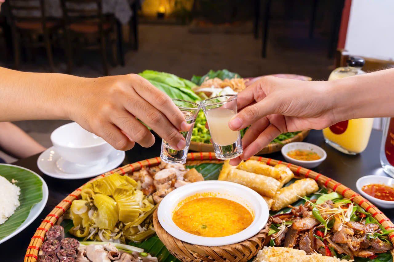 Nhà Hàng Mai Châu - 55 Hồ Nghinh