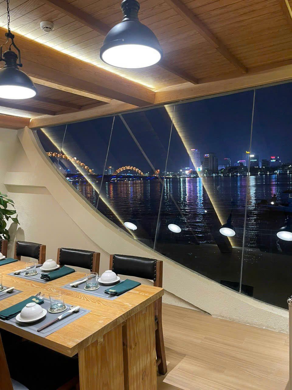 The View - Yacht - Du thuyền Happy Yacht