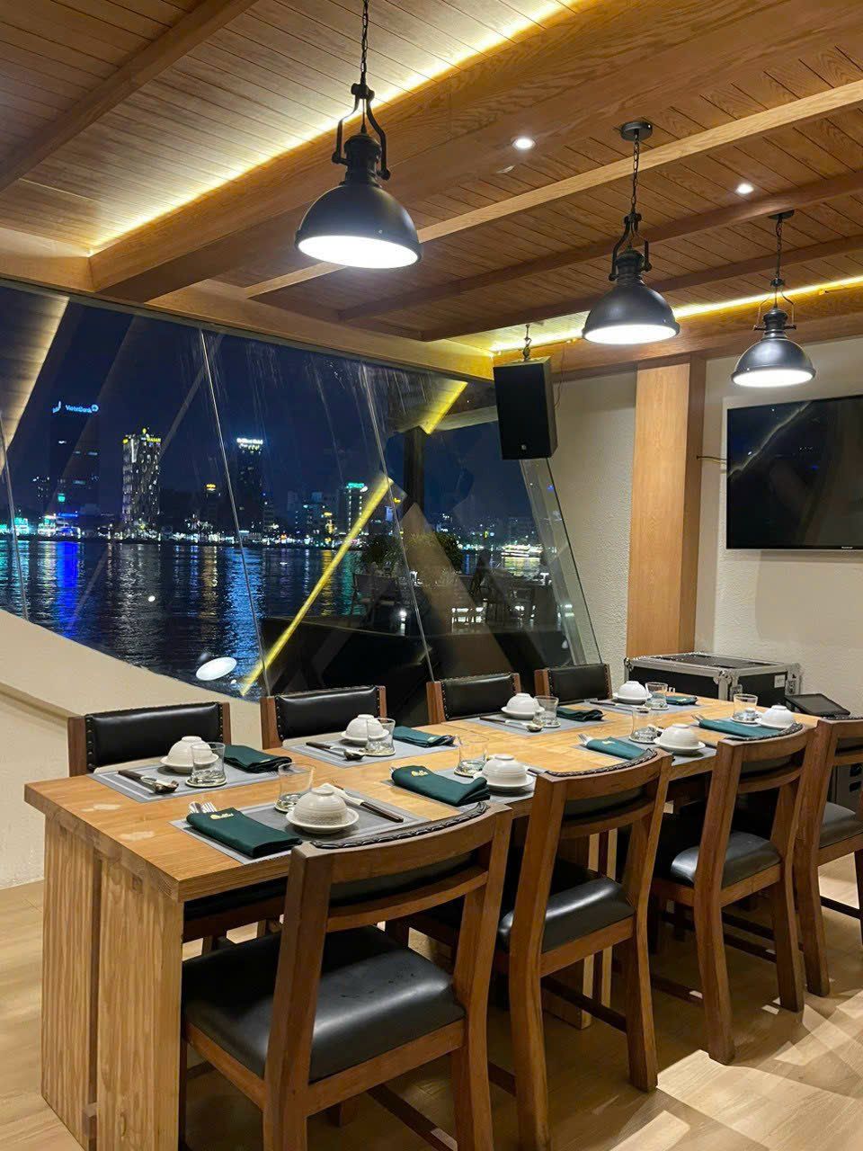 The View - Yacht - Du thuyền Happy Yacht