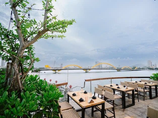 Icon Rooftop Lounge - Du thuyền Happy Yacht