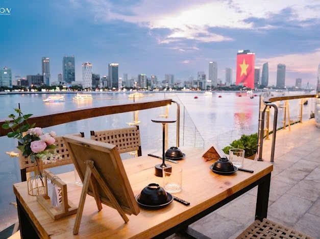 Icon Rooftop Lounge - Du thuyền Happy Yacht