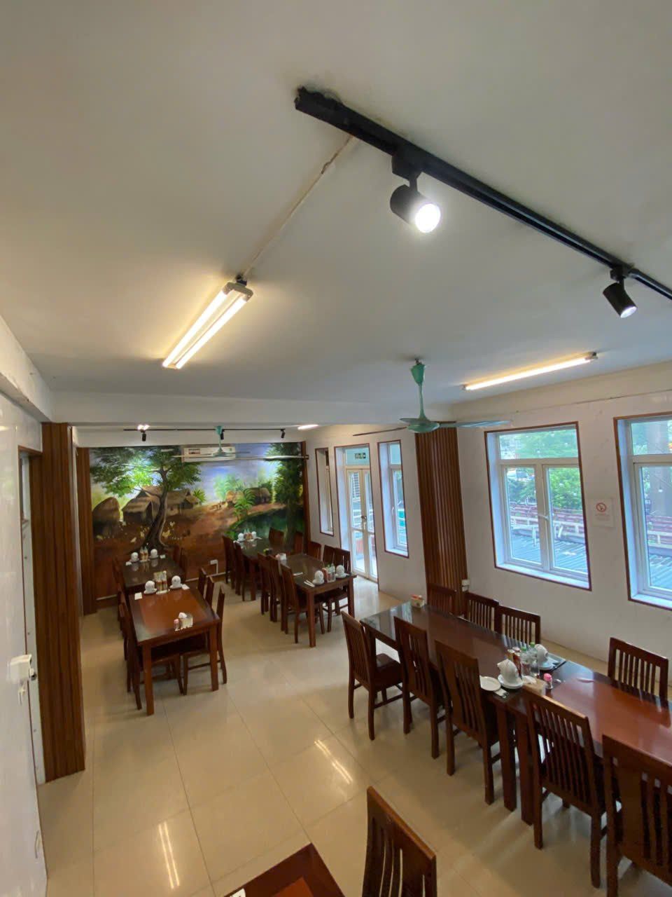 Vương Quốc Gà - KĐT Xa La