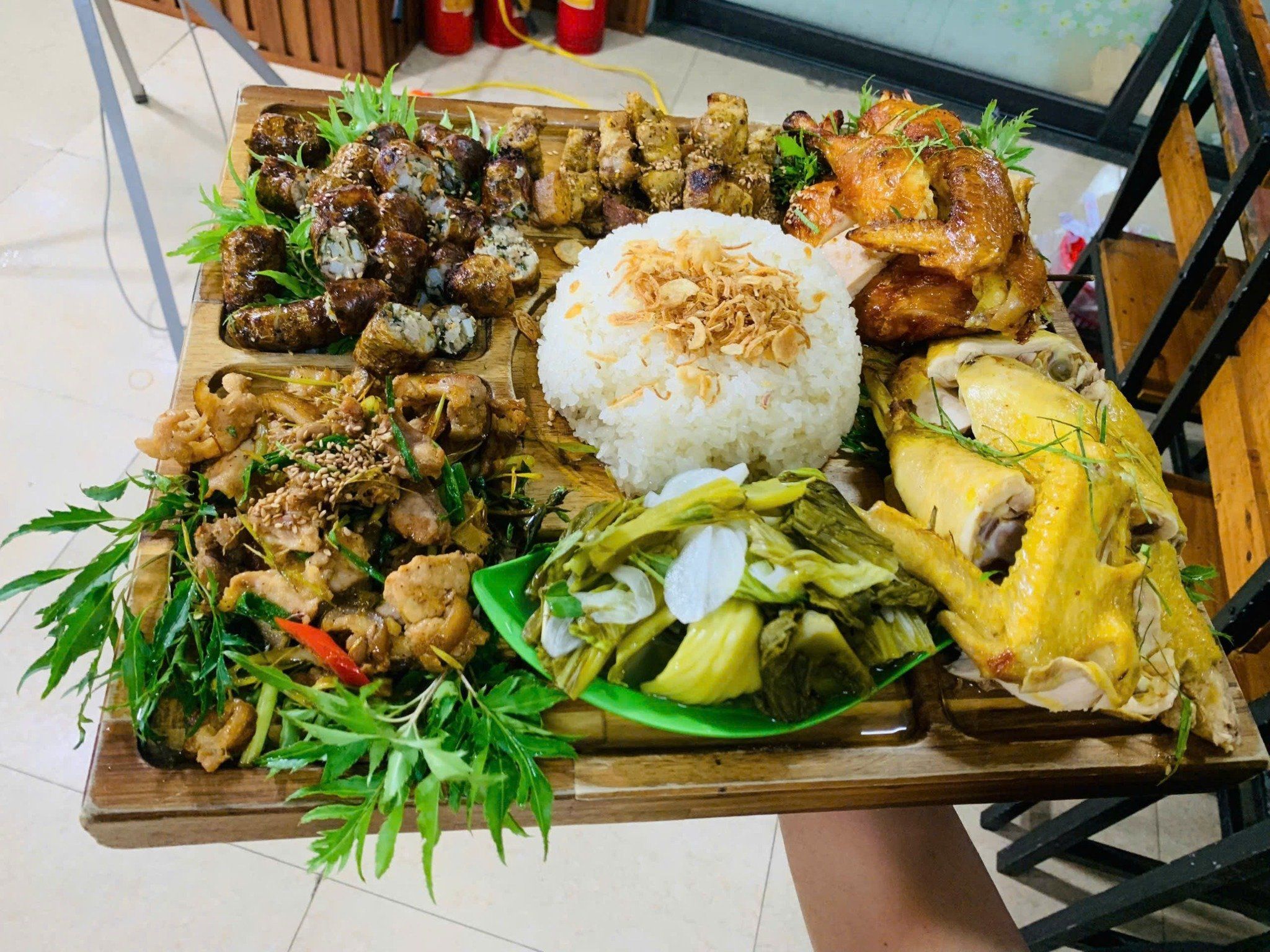 Vương Quốc Gà - KĐT Xa La