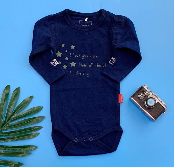  [0-2m] Bodysuit Tay Dài Bé Trai Name - Xanh navy Chữ Nâu 