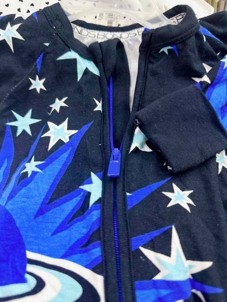  [0-3m] Sleepsuit Không Vớ Khóa Kéo Bé Trai - Đen Sao Xanh 