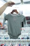  [6m-12m] Bodysuit Tay Dài Bé Gái GP - Xám Chữ Hồng 