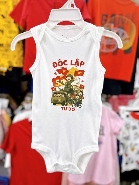  4-13kg Bodysuit cờ đỏ sao vàng cho bé- trắng 3 lỗ 