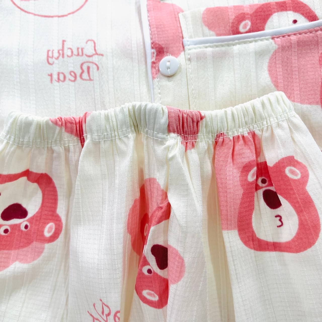  [6-7kg] Set Đồ Bộ Ngủ Ngắn Pijama Vải Xô Cho Bé - Kem Gấu Dâu 