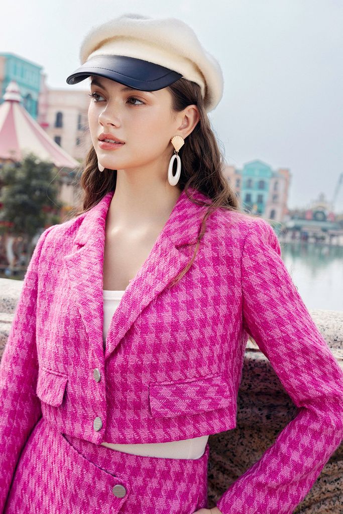 Áo khoác tweed houndstooth hồng khuy kim loại crop