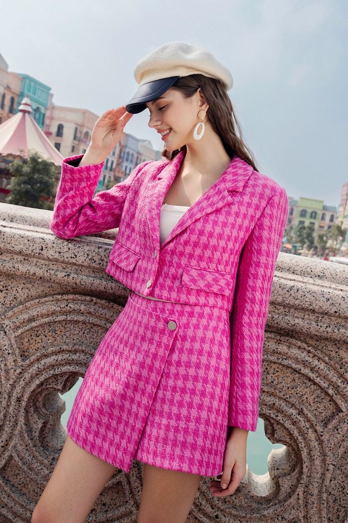 Áo khoác tweed houndstooth hồng khuy kim loại crop