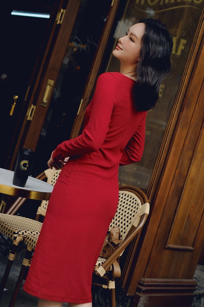 Knit dresses poly xốp đỏ đô cổ vuông