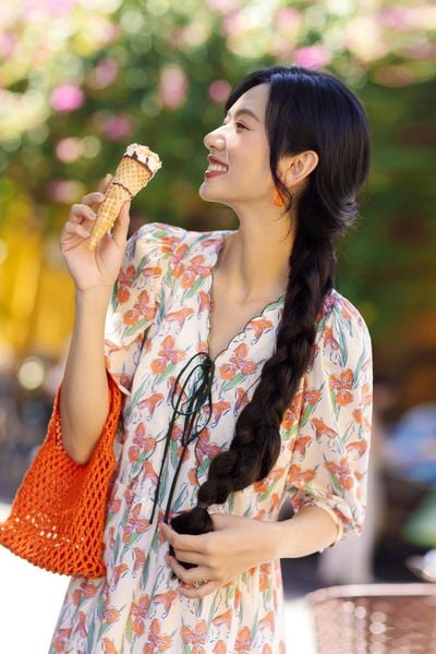 Đầm mini feminine thô lụa hoa nhỡ nhiều màu