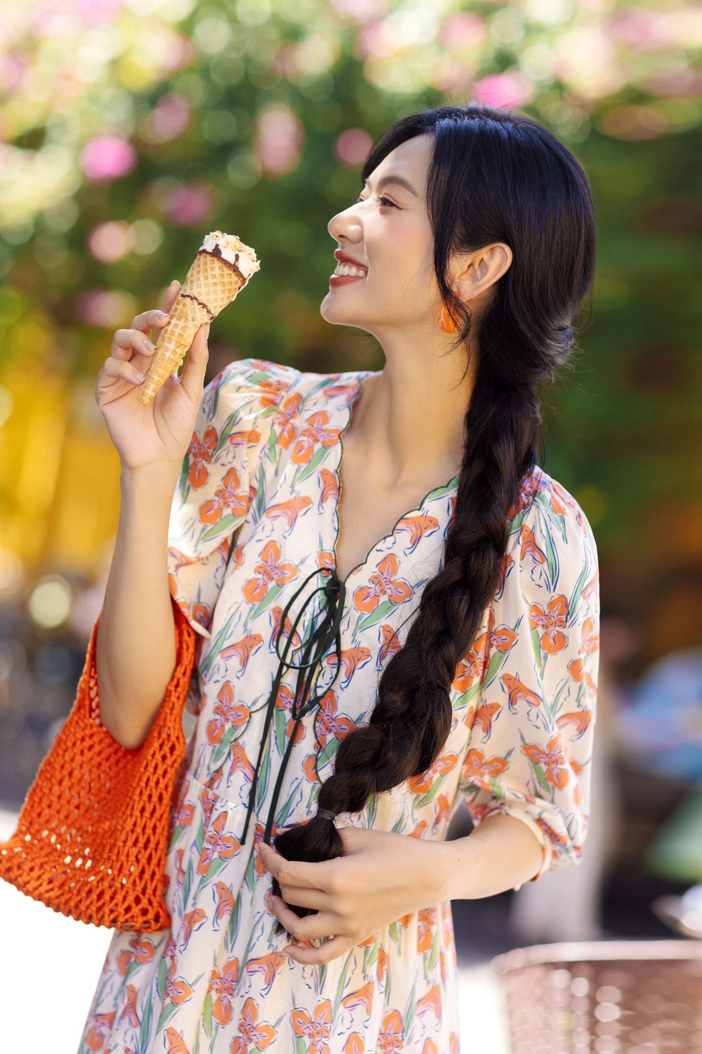 Đầm mini feminine thô lụa hoa nhỡ nhiều màu