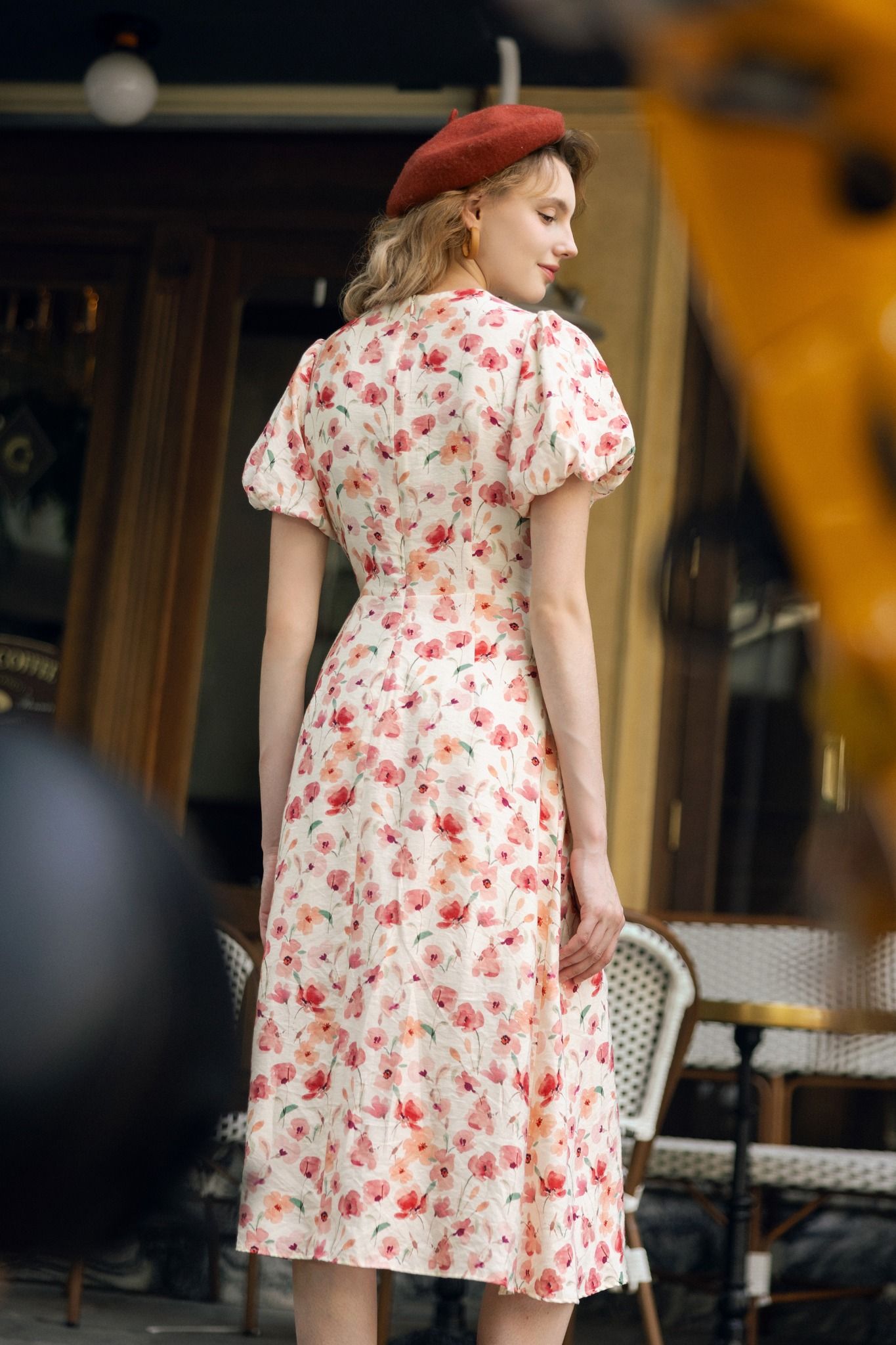 Đầm midi feminine lụa hoa nhỡ đỏ khuy bọc