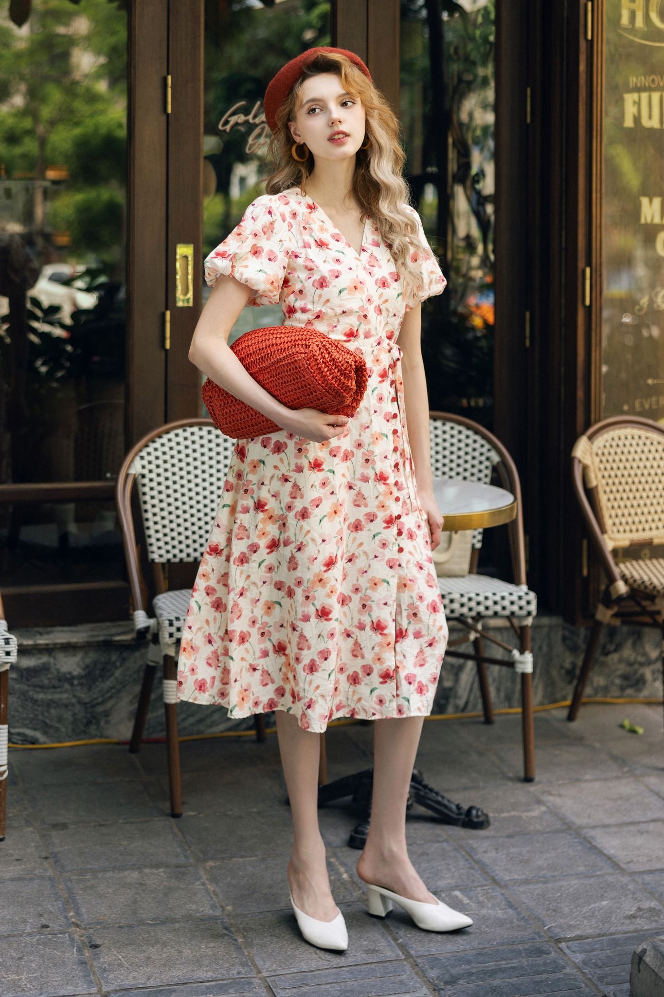 Đầm midi feminine lụa hoa nhỡ đỏ khuy bọc