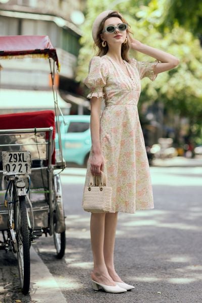 Đầm midi feminine thô lụa hoa nhỡ cam khuy eo