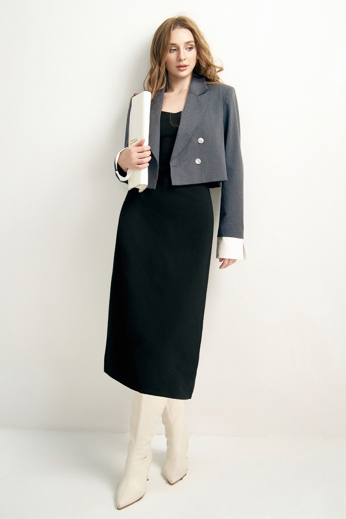Áo blazer cổ 2 ve dáng ngắn solid tàn đậm