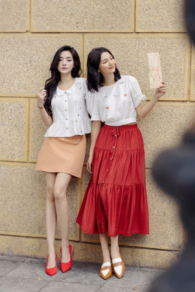 Chân váy mini thô kaki cam khuy kim loại