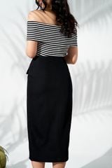 Áo phông crop thun tăm kẻ đen trắng off shoulder