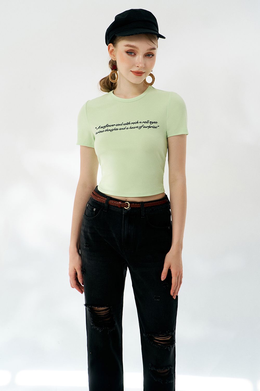 Áo phông crop casual thun tăm xanh thêu thân trước