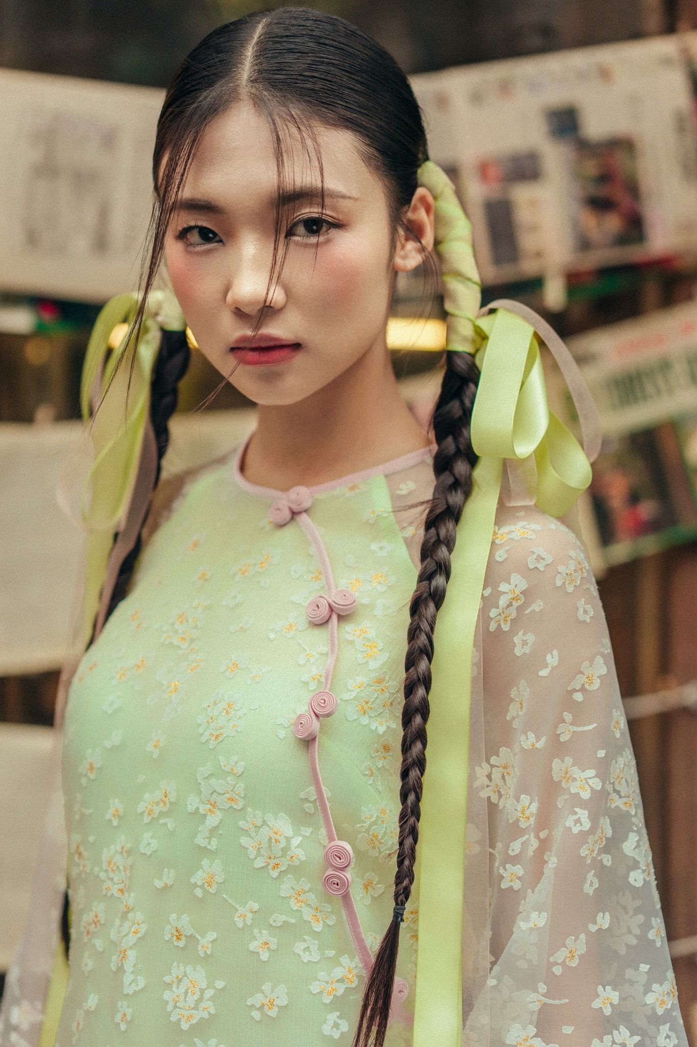 Bộ áo dài nữ voan tơ hoa rơi chanh yến anh