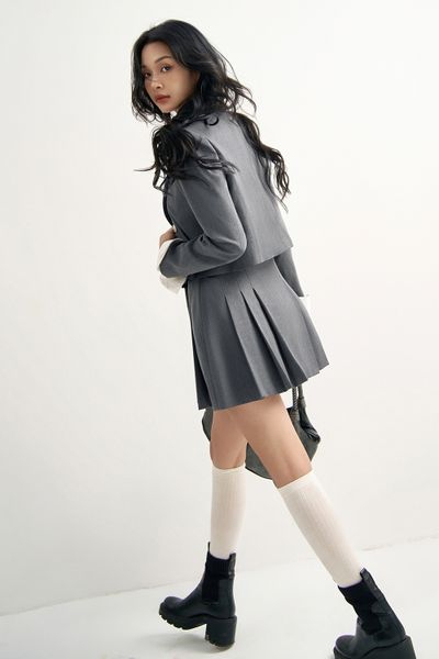 Áo blazer cổ 2 ve dáng ngắn solid tàn đậm
