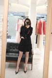  Áo blazer đen dáng ôm gọn 
