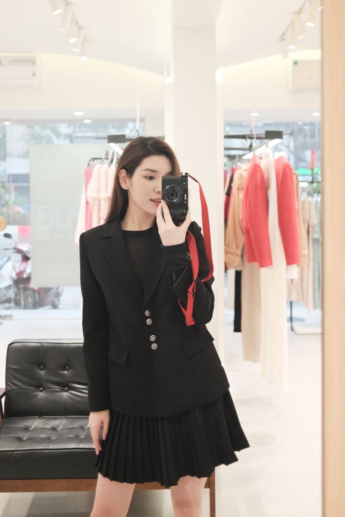 Áo blazer đen dáng ôm gọn