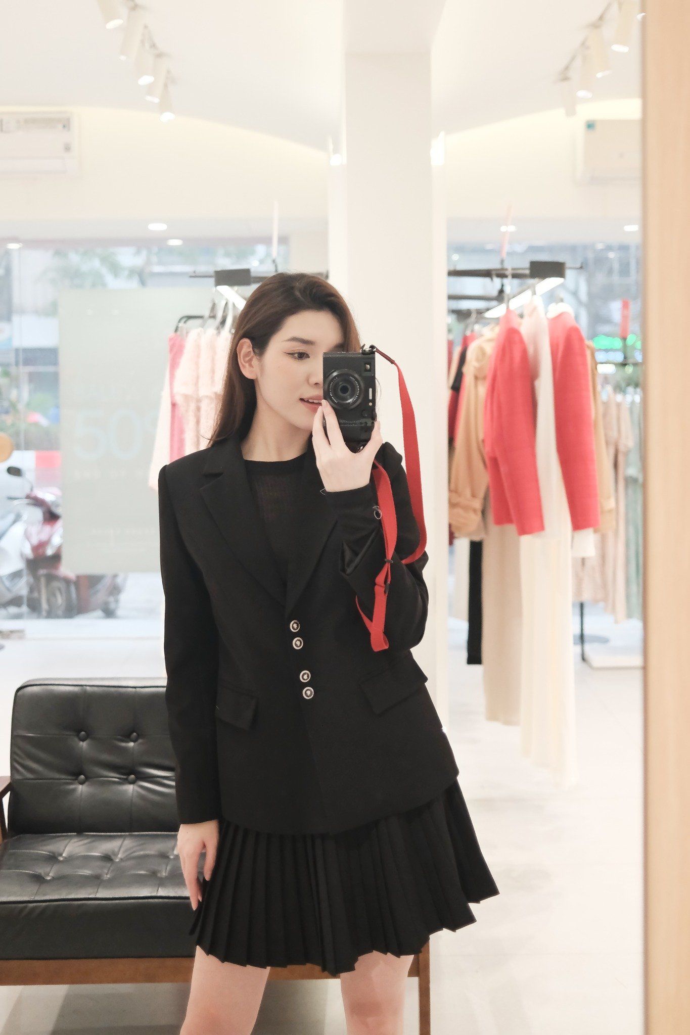 Áo blazer đen dáng ôm gọn