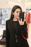  Áo blazer đen dáng ôm gọn 
