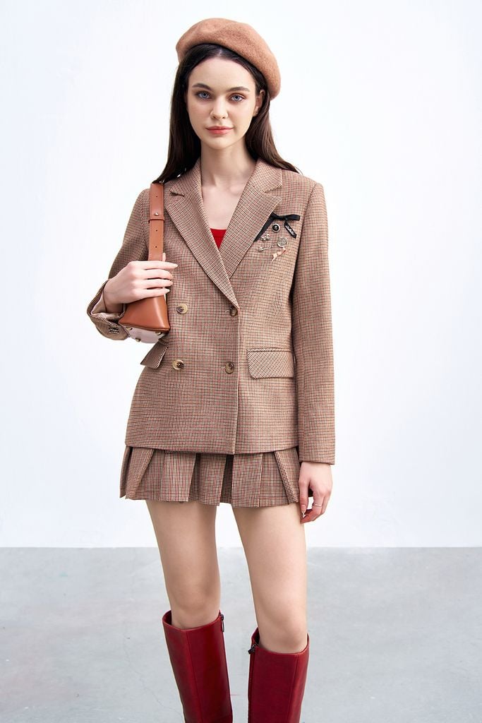 Áo blazer karo nâu trang trí thân trên