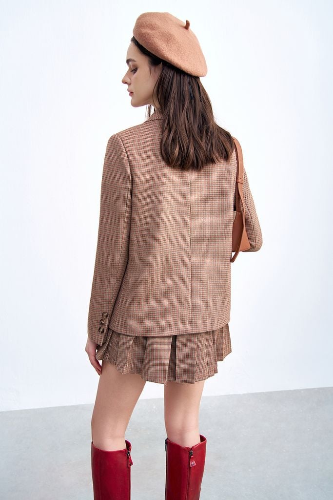 Áo blazer karo nâu trang trí thân trên