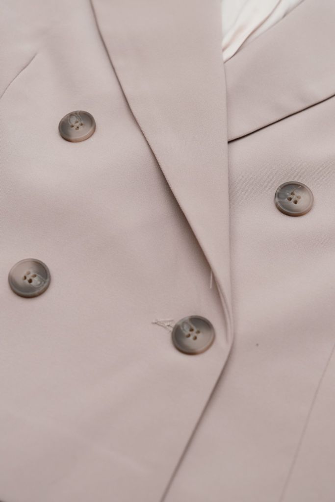 Áo blazer crop beige eo nhẹ basic