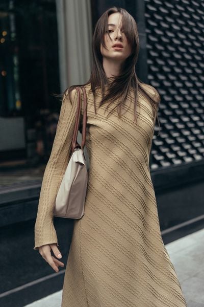 Đầm midi xéo thân thun gân capuchino