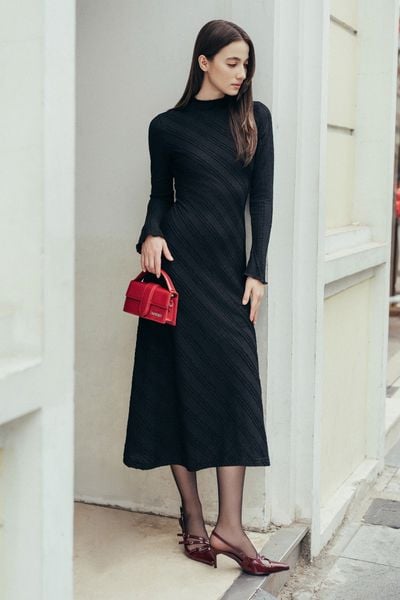 Đầm midi xéo thân thun gân đen